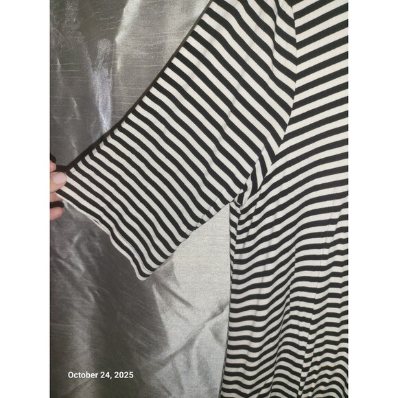 Old Navy Black and White Striped T-Shirt Dress 3/4 Sleeves, XL - Picture 3 of 3